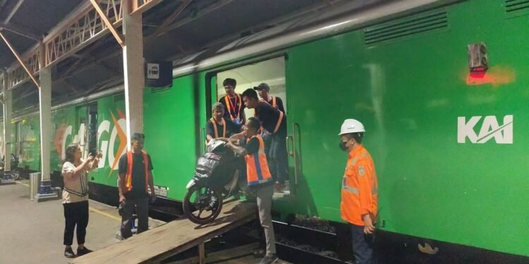 KAI Daop 4 Semarang Layani 2 Ribuan Unit Sepeda Motor pada Program Motis Nataru 2025/2026