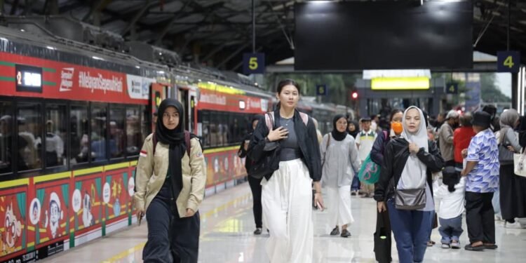 10 Stasiun Asal Terbanyak Pelanggan KA Jarak Jauh yang datang ke Wilayah Daop 2 Bandung Untuk Liburan Akhir Tahun