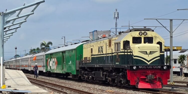 Kinerja Positif 2025: KAI Daop 7 Madiun Angkut 68.452 Ton Barang, Ketepatan Waktu Capai 98.58%