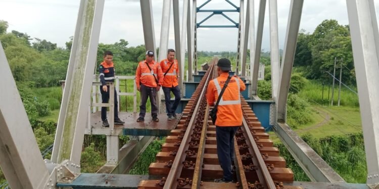 Guna Mitigasi Gangguan dan Pasca Pencurian Prasarana, Daop 7 Madiun Intensifkan Pemeriksaan Jalur Kereta Api