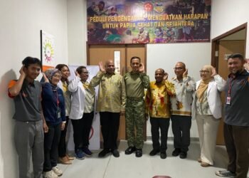 Kogabwilhan III Dorong Kesehatan Inklusif di Papua lewat Bantuan Alat Bantu Dengar dan Sembako