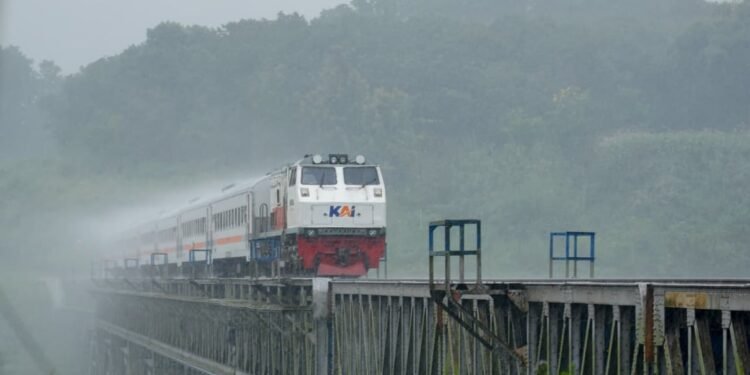 Hujan di Wilayah Jakarta, KAI Imbau Pelanggan Datang Lebih Awal ke Stasiun dan Manfaatkan Face Recognition Boarding Gate