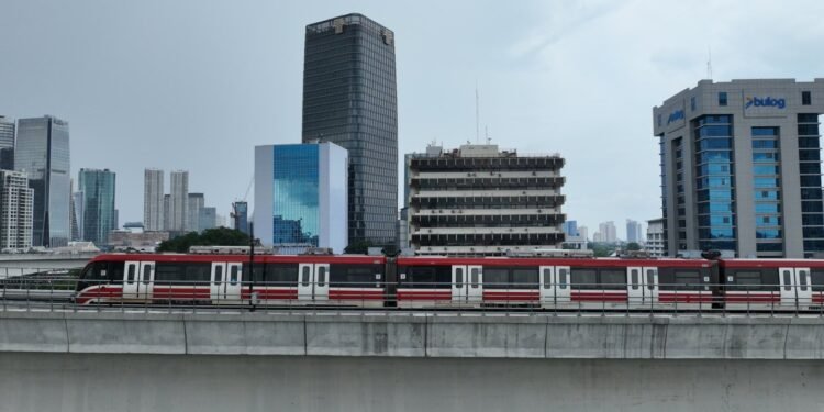 Atur Waktu, Atur Kenyamanan: Ini Pola Jam Sibuk LRT Jabodebek dan Alternatifnya