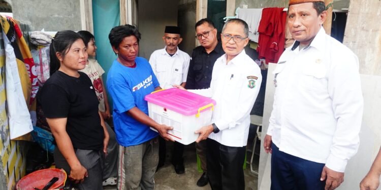 Pemkot Bantu Korban Angin Puting Beliung di Huangobotu