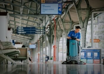 Ride On Scrubber, Si Kecil Andalan Resclean Buat Lantai Stasiun Bersih