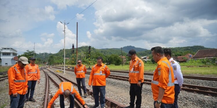 KAI Daop 2 Bandung Pastikan Keselamatan Perjalanan dan Pelayanan Penumpang Terjamin dengan Baik
