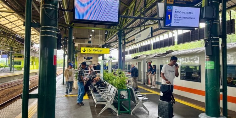 Pemesanan Tiket Kereta Api Reguler Lebaran Dibuka Bertahap, H2 Lebaran Masih Tersedia