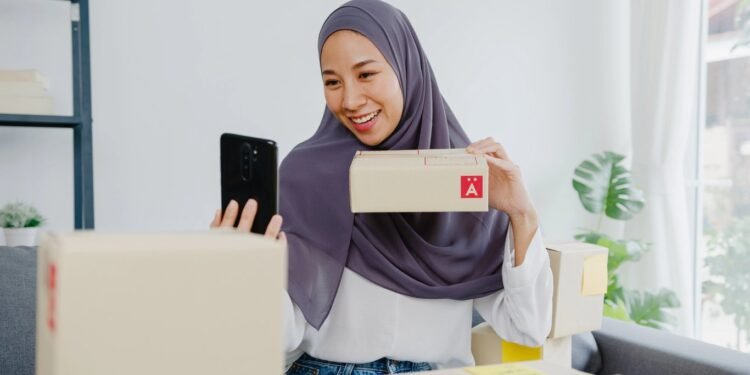 Pengiriman Logistik Jelang Ramadan Diprediksi Naik Hingga 30%, Bagaimana Kesiapan Customer Service Anda?