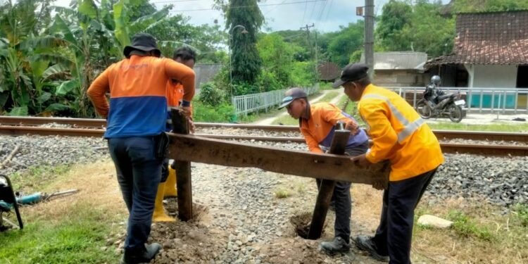 Jaga Keselamatan Perjalanan KA, KAI Daop 4 Tutup Perlintasan Sebidang di Grobogan