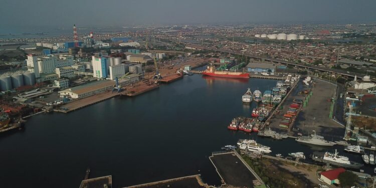 Pelindo Catat Kinerja Positif Pelabuhan Tanjung Emas Sepanjang Tahun 2025