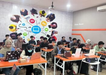 Telkom AI Center Makassar Bekali Mahasiswa Bangun Web Portfolio AI untuk Hadapi Gig Economy