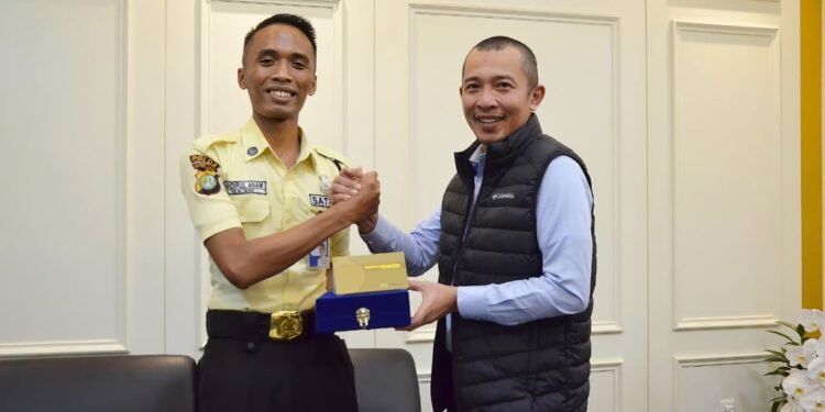 BRI Region 6/Jakarta 1 Berikan Apresiasi kepada Satpam BO Tanjung Priok Peraih Rekor MURI