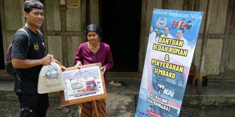 KAI Bandara dan Paguyuban Wartawan Kulon Progo Salurkan Bantuan Sembako dalam Rangka Hari Pers Nasional 2026