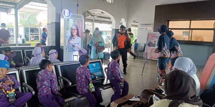 Tanamkan Budaya Keselamatan Sejak Dini, KAI Daop 4 Semarang Gelar Edukasi Perkeretaapian di Stasiun Pemalang