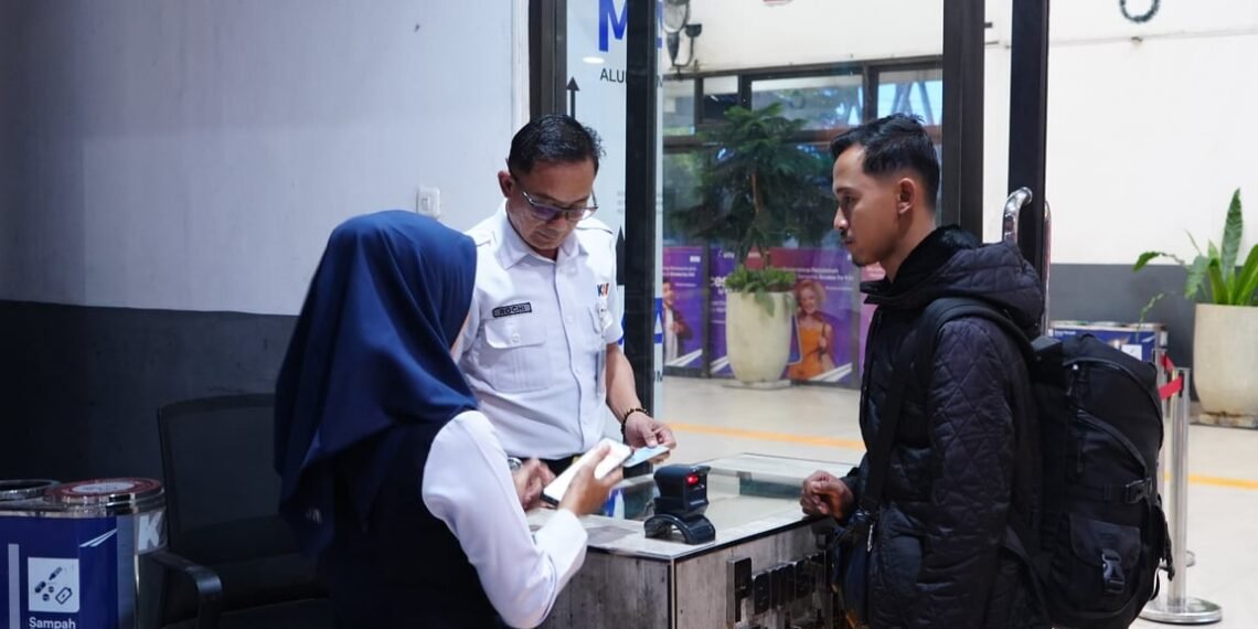 Hingga Hari Ketiga Libur Tahun Baru Imlek 2577, Penumpang KA di Divre III Palembang Capai 16.685 Orang