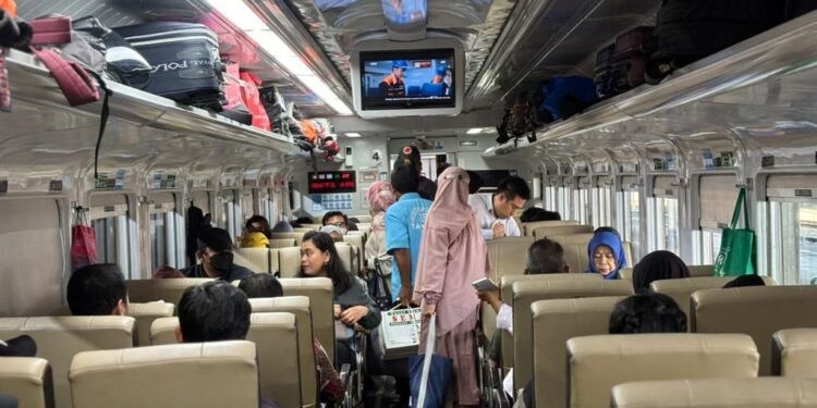 Hari Terakhir Periode Libur Imlek, Volume Penumpang KA di Stasiun Pekalongan Capai Empat Ribu Lebih