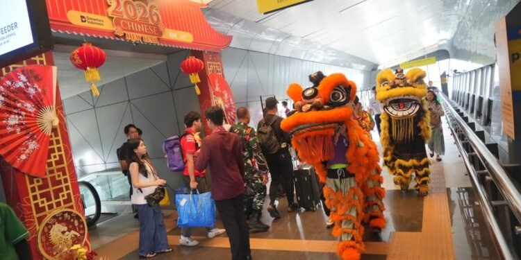 KAI Daop 2 Bandung Semarakkan Imlek 2026 dengan Dekorasi Meriah dan Atraksi Barongsai, Layani Puluhan Ribu Penumpang Selama Long Weekend