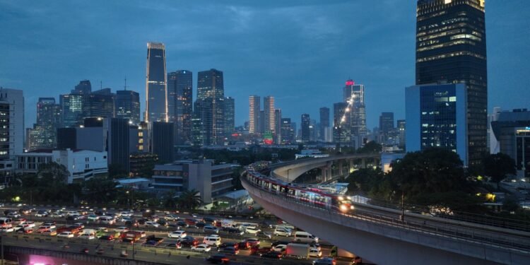 Selama Bulan Ramadan 2026, Pengguna LRT Jabodebek Boleh Buka Puasa di Kereta hingga Pukul 19.00 WIB