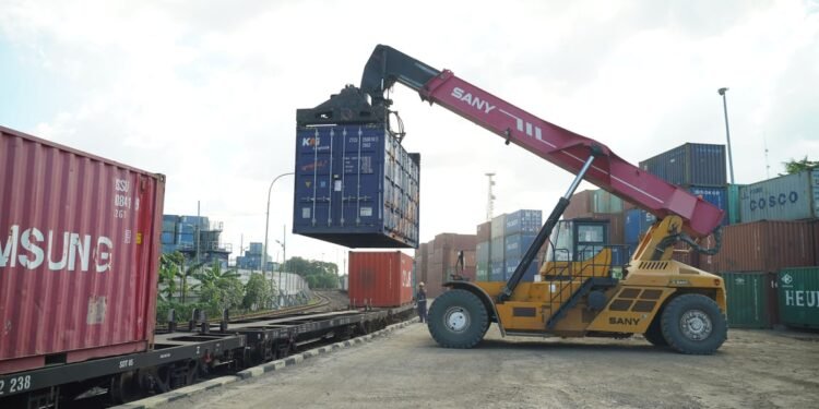 Jelang Momen Strategis Keagamaan, Layanan KA Kontainer Menguat di Awal Tahun 2026