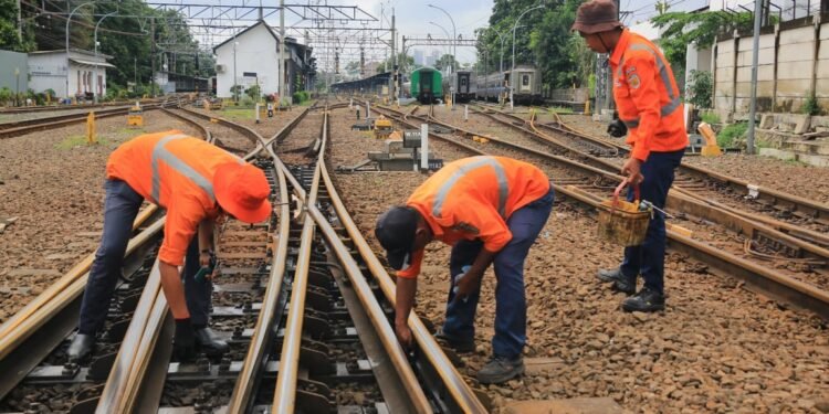 Merawat Jalur, Investasi Keselamatan: KAI Daop 1 Jakarta Ganti 33,9 Kilometer Rel dan 30 Wesel Sepanjang 2025