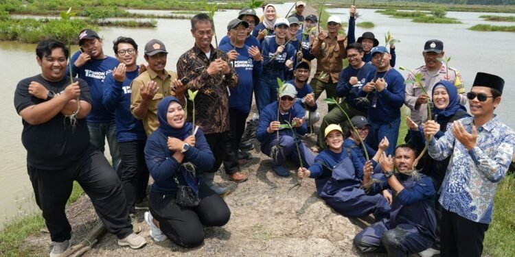 Perkuat Ketahanan Ekosistem Muara Beting, SUCOFINDO Tanam 5.000 Bibit Mangrove
