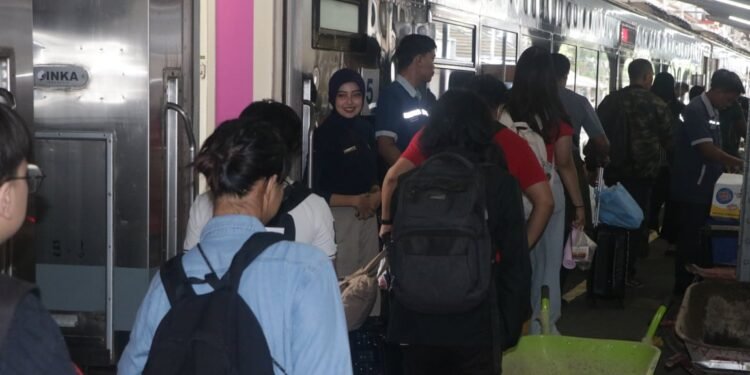 Libur Panjang Imlek 2026: Ketepatan Waktu Capai 99%, KAI Daop 9 Jember Catat Kinerja Positif