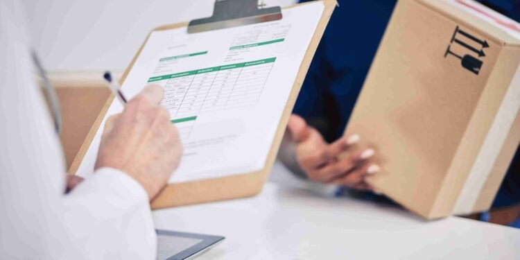 Deadline Mepet? Ini Solusi Pengiriman Dokumen Luar Negeri Super Cepat!