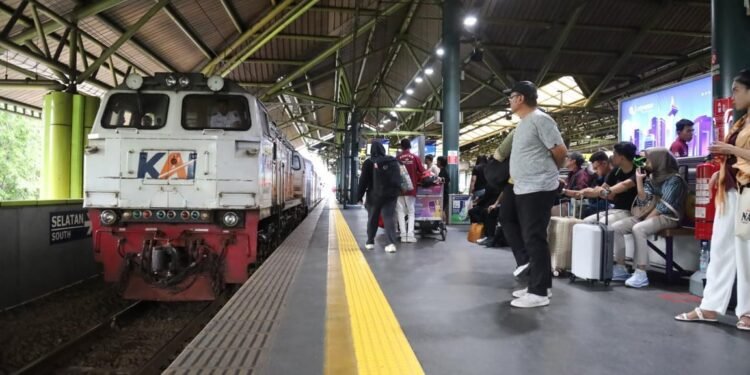 Pemesanan Tiket H-1 Lebaran Tembus 22.494, KAI Daop 1 Jakarta Ajak Masyarakat Mudik Lebih Awal