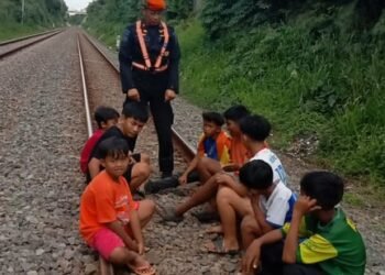KAI Daop 2 Bandung Tegas Larang Masyarakat Beraktivitas di Jalur Rel Saat Ramadan, Langgar UU Bisa Terancam Sanksi Pidana