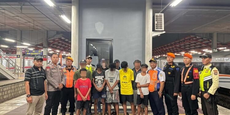 KAI Daop 1 Jakarta Berhasil Tangkap Pelaku Pelemparan KA Gunungjati dan KA Manahan di Kelurahan Bekasi Jaya, Kecamatan Bekasi Timur, Kota Bekasi