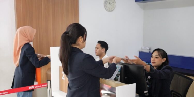 Tiket KA Lebaran 2026 Laris Manis, KAI Daop 2 Bandung Bagikan Tips Berburu Tiket Hari H