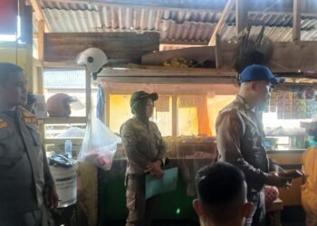 Langgar Jam Operasional, Satpol PP Razia Empat Rumah Makan, Sita Kursi hingga Tirai