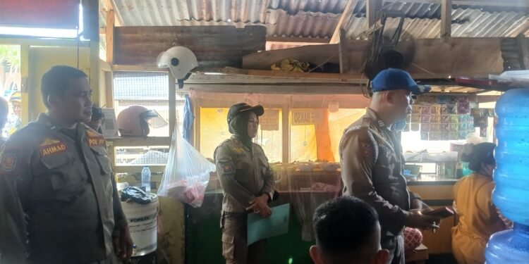 Langgar Jam Operasional, Satpol PP Razia Empat Rumah Makan, Sita Kursi hingga Tirai