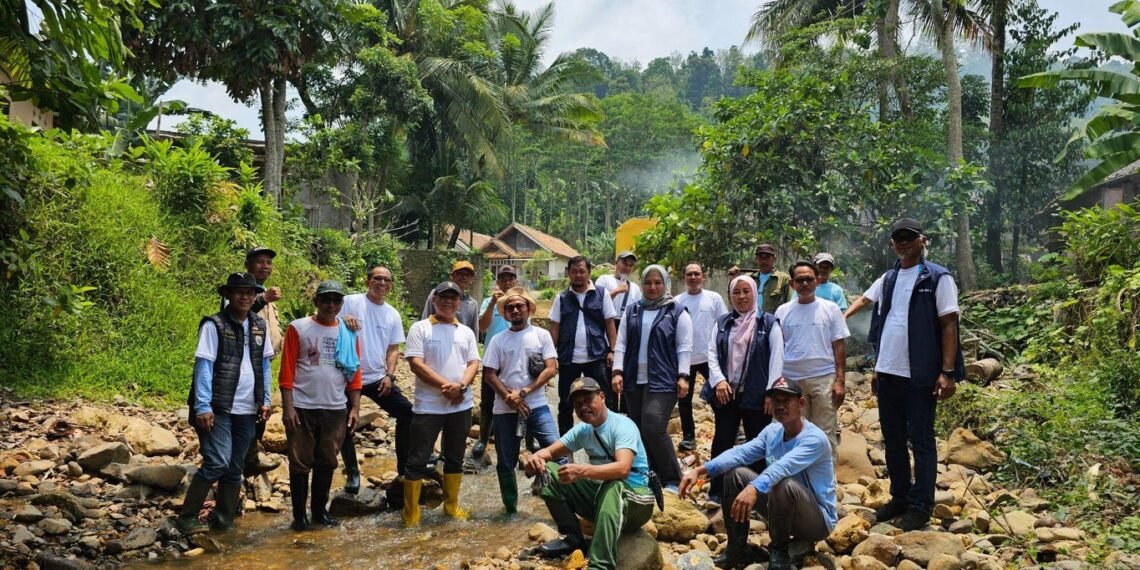 KTI dan PJT II Bersinergi Lestarikan Lingkungan Lewat Aksi Bersih Sungai Cikoneng di Padarincang