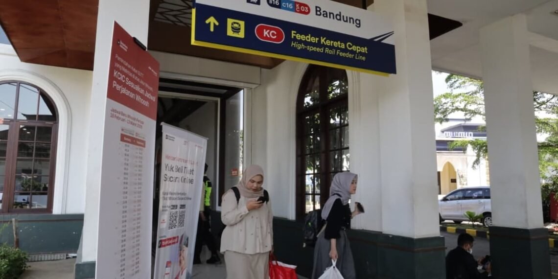 Stasiun Bandung Tingkatkan Pelayanan, Akses Penumpang KA Feeder Whoosh Dipusatkan ke Sisi Utara Stasiun