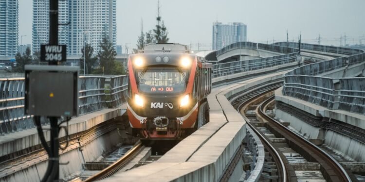 Mobilitas Ramadan Meningkat, LRT Jabodebek Perbolehkan Penumpang Berbuka Puasa Saat Perjalanan