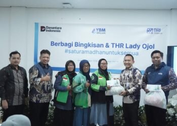Peduli Perjuangan Lady Ojol Jabodetabek, BRI Finance Bagikan Sembako & THR