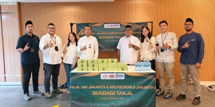Sinergi Kebaikan, FKIJK DKI Jakarta dan BRI Regional Office 1 Gelar Aksi Berbagi Takjil