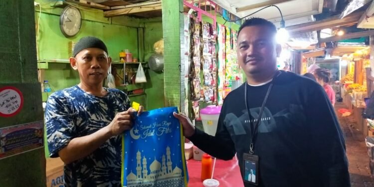 BRI Jakarta Kalimalang Salurkan “Berkah Ramadhan” Bagi Pedagang Pasar Inpres Pondok Bambu