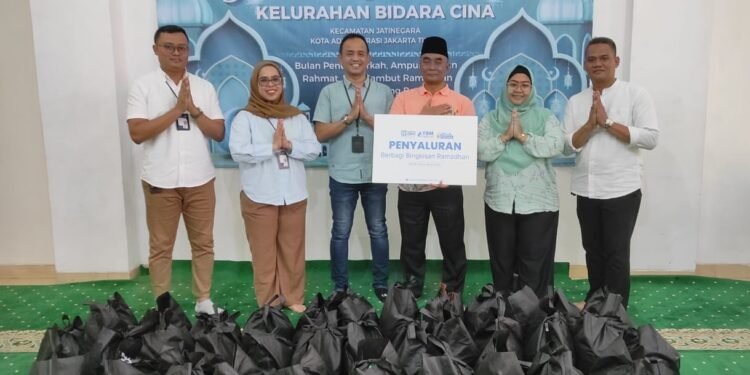 Wujudkan Kepedulian di Bulan Suci, BRI KC Jakarta Otista Salurkan Bingkisan untuk Anak Yatim melalui Kelurahan Bidara Cina