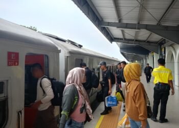 KAI Daop 2 Bandung Tingkatkan Pelayanan di Stasiun Cimahi