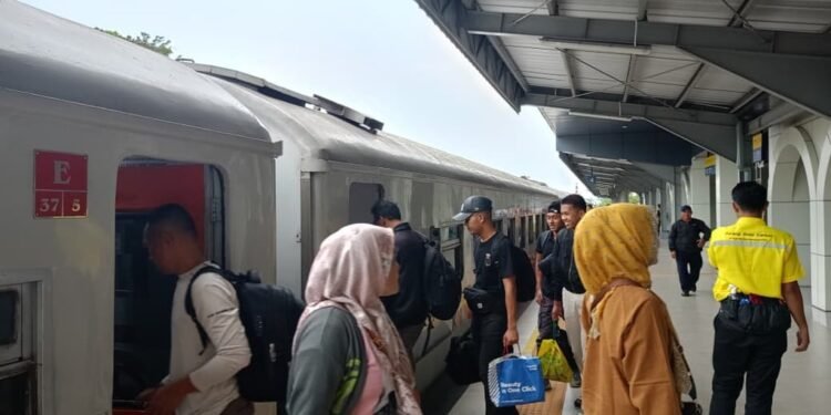 KAI Daop 2 Bandung Tingkatkan Pelayanan di Stasiun Cimahi