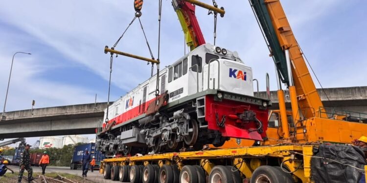 KAI Logistik Distribusikan 4 Lokomotif Hidrolik untuk Perkuat Kesiapan Operasional Angkutan Lebaran