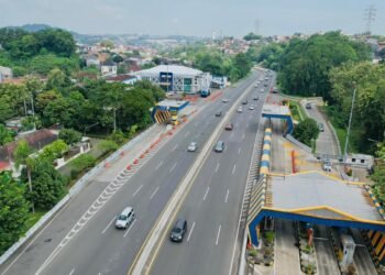 One Way Lokal di Tol Semarang Masih Berlaku, Lalu Lintas Terpantau Lancar dan Terkendali