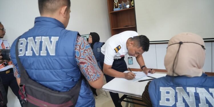KAI Daop 2 Bandung Bersama BNN Provinsi Jabar Sidak Petugas Pada Angkutan Lebaran 2026, Seluruh Petugas Dinyatakan Bebas Narkoba dan Siap Melayani Pelanggan