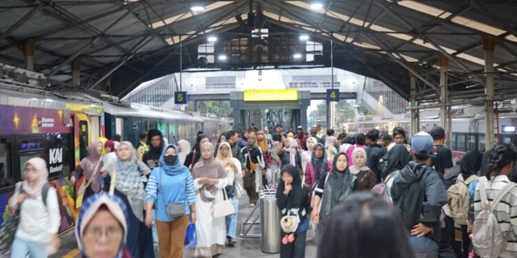 Hari Ke-8 Angkutan Lebaran 2026, KAI Daop 2 Bandung Catat Pelayanan Tertinggi Pada Arus Mudik