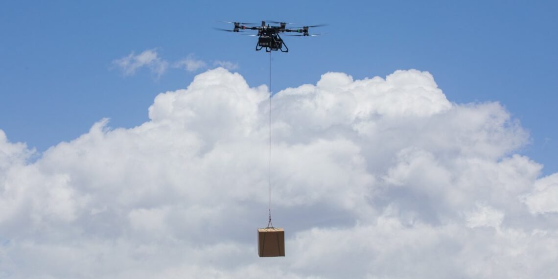 Distribusi Material Konstruksi ke Area Terpencil dengan DJI FlyCart 100