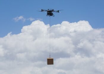 Distribusi Material Konstruksi ke Area Terpencil dengan DJI FlyCart 100