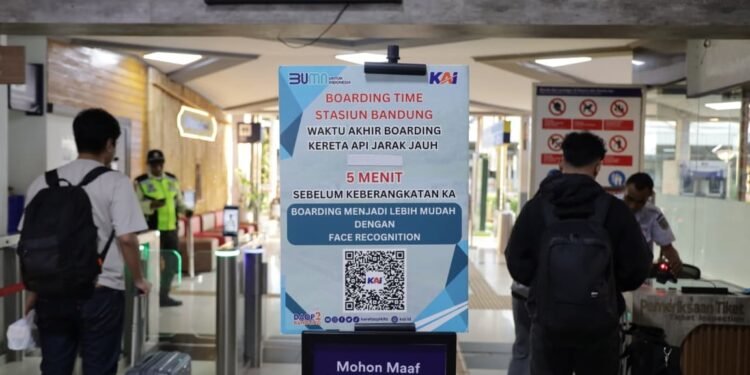 KAI Daop 2 Bandung Ingatkan Pelanggan Datang Lebih Awal, Khusus Stasiun Bandung, Kiaracondong, dan Cimahi Boarding Ditutup 5 Menit Sebelum Keberangkatan