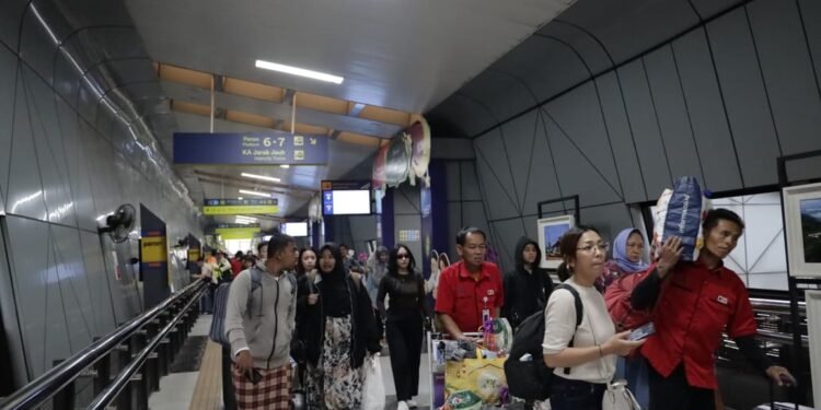 Dua Hari Pasca Idul Fitri 1447 H, Volume Penumpang KA di Daop 2 Bandung Masih Tinggi